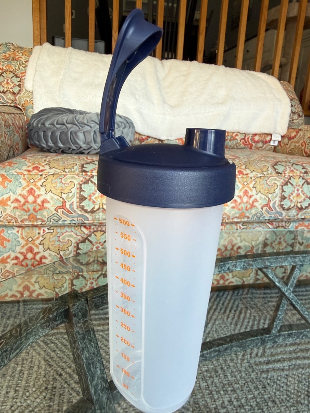 Tupperware Quick Shake Container - Picture 3 of 7